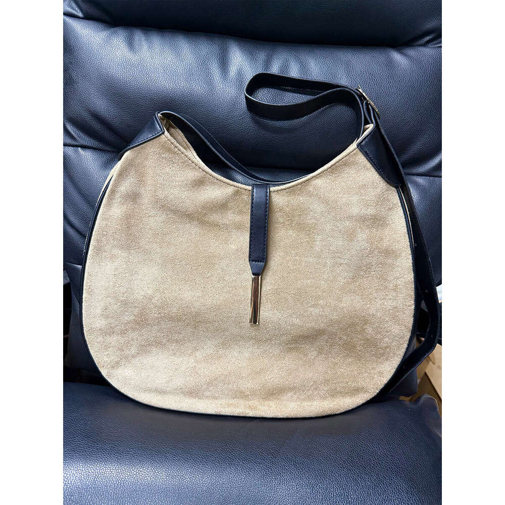 New Handbag Tote Large Capacity Underarm Soft Dumpling Bucket Half Round Shoulder Strap Crossbody Bag
