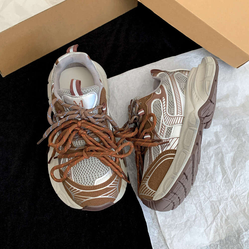 Queen Style Retro Height-Increasing Thick-Soled Shoes Women 2025 New Autumn Casual High-End Soft-Soled Sneakers