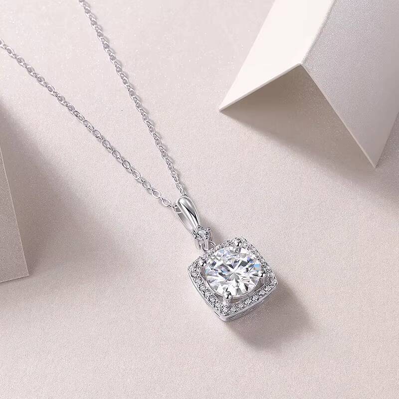Exquisite S925 Sterling Silver Simple Pendant Round Brilliant Necklace Moissanite Engagement Gift Pendant Necklace