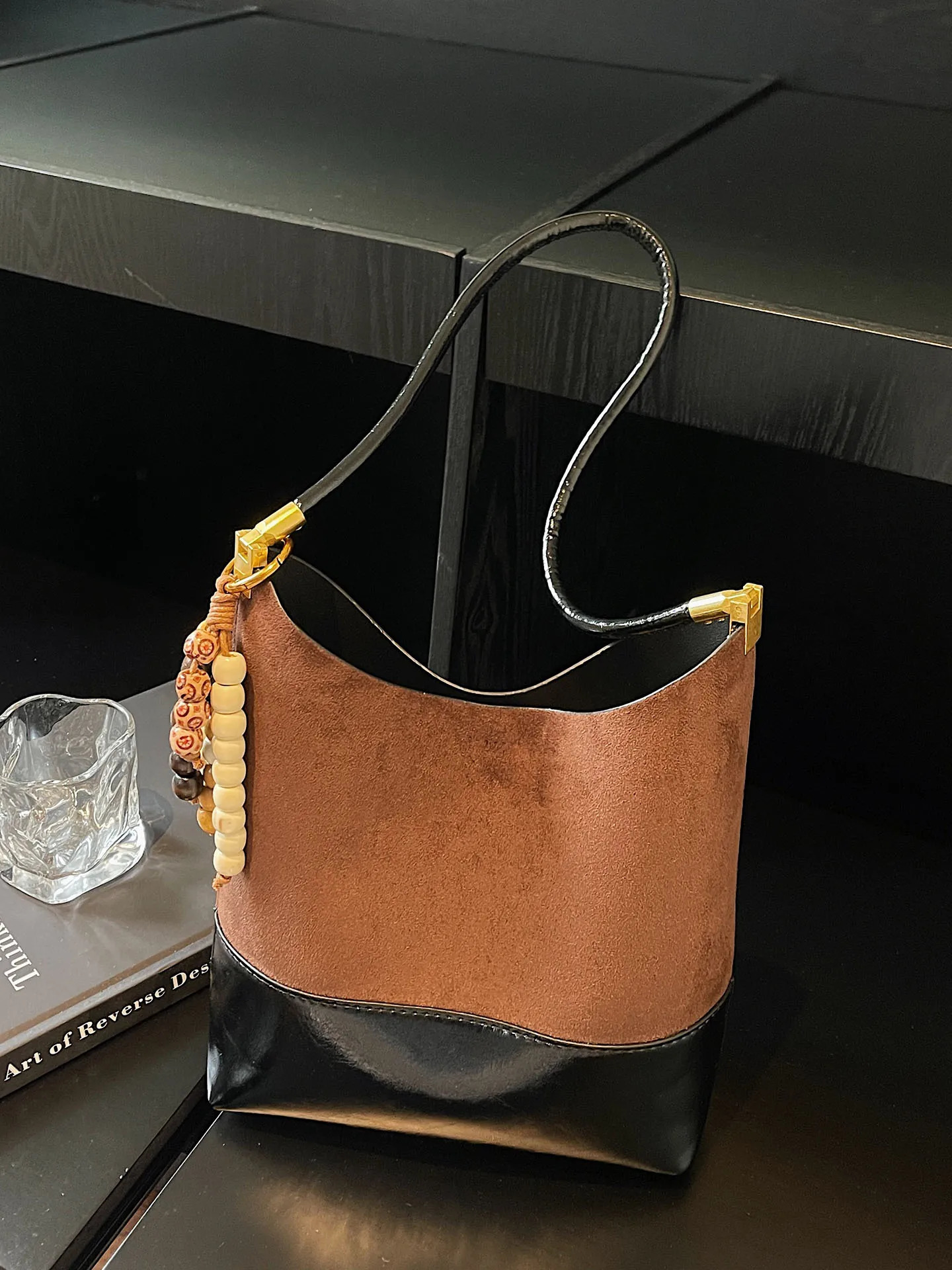 High End Texture Splicing Faux Suede Bucket Bags Womens Simple Fashion Commuting Shoulder Bag Retro Contrast Color Lady Handbag R251110