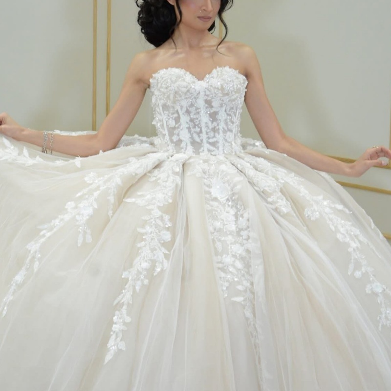 Light khaki Shiny Princess Quinceanera Dresses Off Shoulder Beads Applique Tull Sweet 16 Dress Ball Gown Vestidos 15 Anos