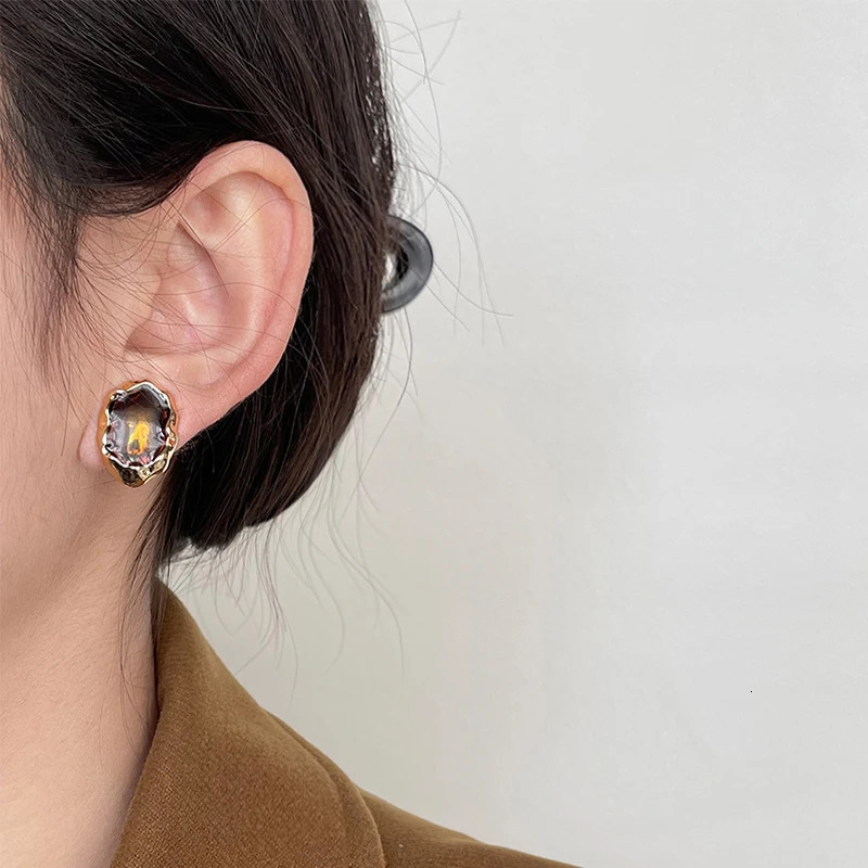 Exquisite Vintage Stud Earrings Trend Fashion Personality Jewelry Geometric Accessories Party Gifts Women Unique RG0183 250409