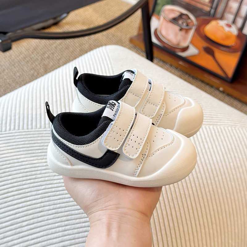 2025 Spring and Autumn New Learning Step Shoes for Boys Soft soled Anti slip Fashion Board Shoes Versatile for Daily UseT251110