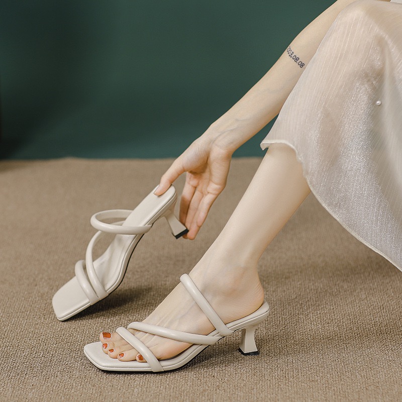 designer hot sandals Women Single French slippers fashionable High quality merchants for women low Heel Shoe Rhie dh1102219088 Champagne Bridesmaid