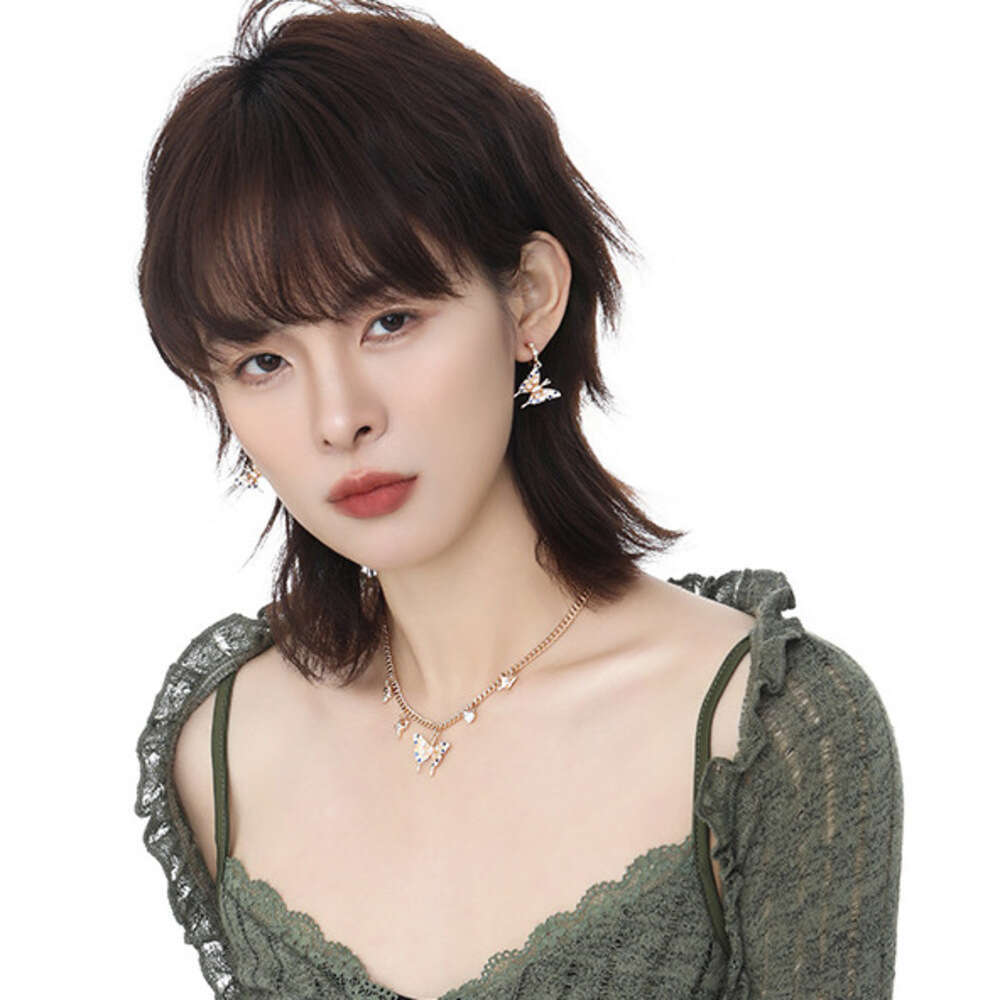 DHcollections gold Zircon Butterfly Necklace for Women 2025 New Model Light Luxury High-end Exquisite Original Design Collarbone Chain Wholesale