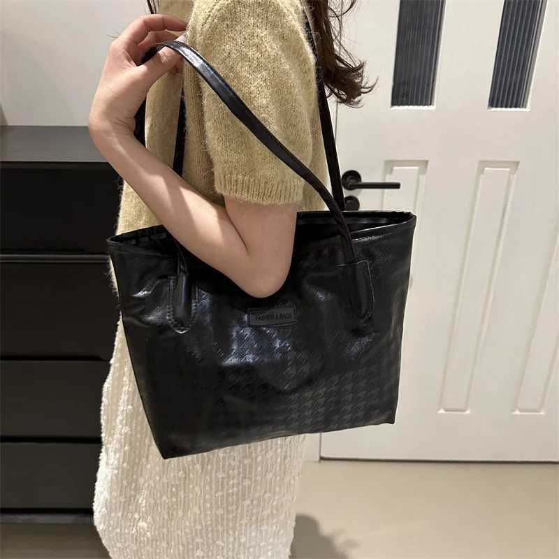 Large capacity womens fashionable daily office school party womens and teenagers casual shoulder bagT25041011111