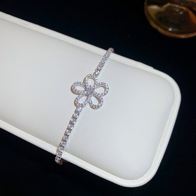 Real Gold Plated Zircon Flower Hollow New Fashionable Elegant Bracelet Vintage Light Luxury Simple Jewelry