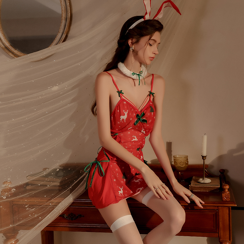 Sexy and charming Christmas pajama set, perfect for romantic dates. This Christmas-themed pajama is an excellent Christmas gift GR4845