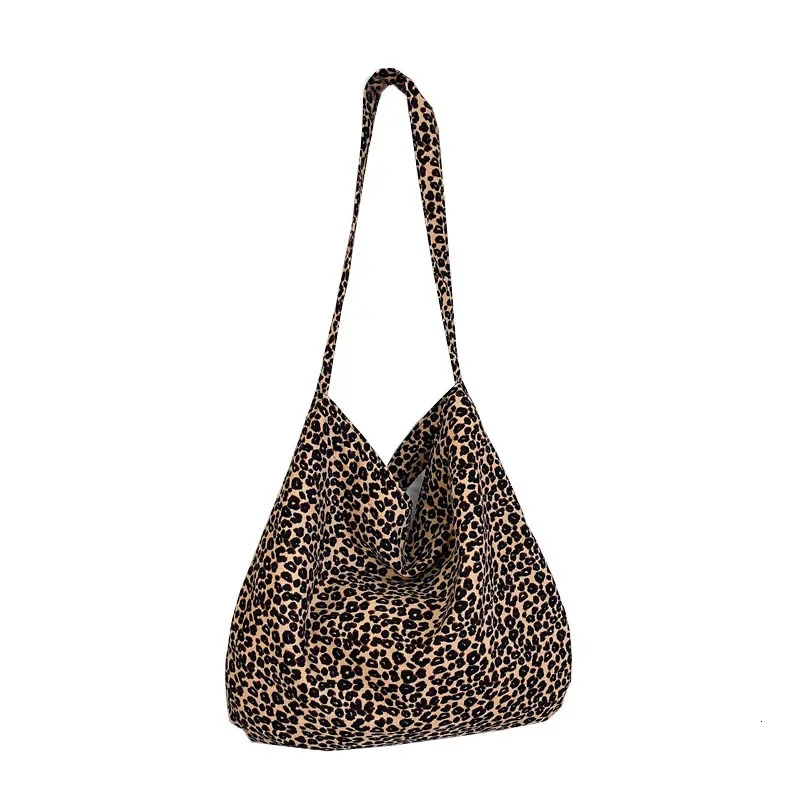 Japanese and Korean Ins Modern Small Leopard Print Messenger Bag Single Shoulder Canvas for Female Student 251110