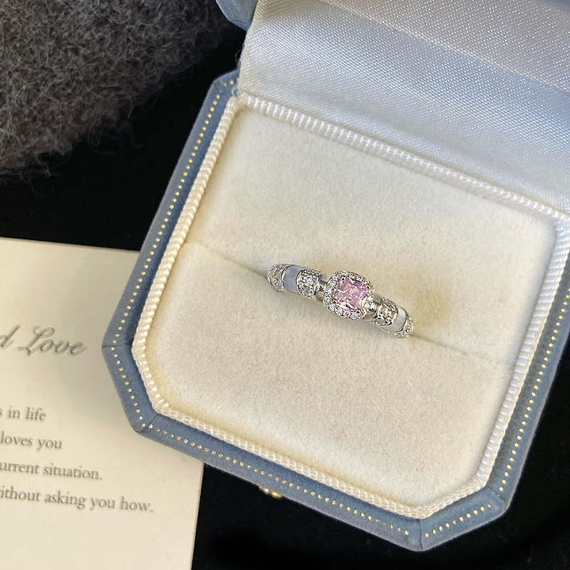 Natural Mother Of Pearl Hollow Sugar Cube Powder Diamond Micro Paved Zircon Ring Designer Ring Fashion Exquisite Fashion Ring Finger Ring