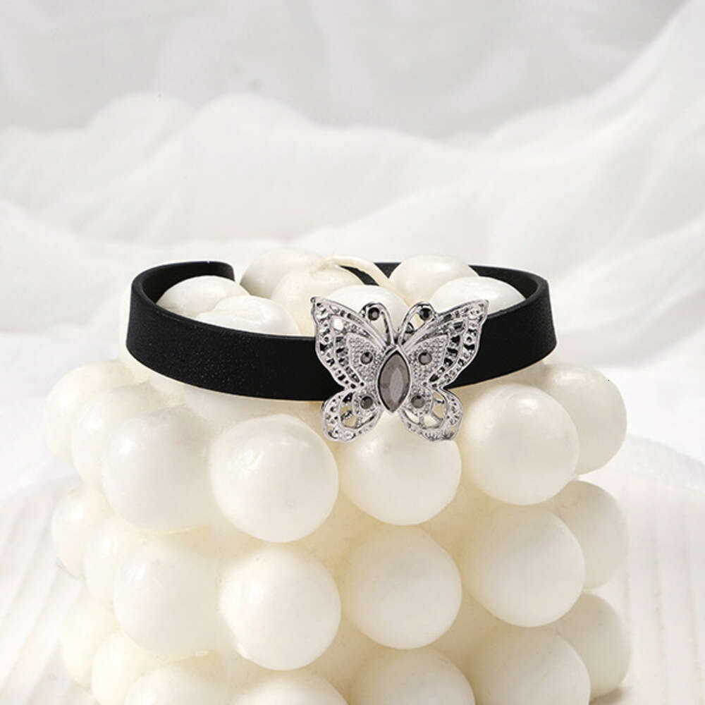 Original Design Short Ins Style Light Luxury Niche Fashion Sweet Cool Hollow Butterfly Women Black Choker Necklace Collar