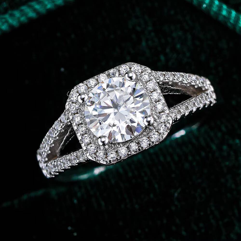 Factory Price Fine Jewelry VVs1 Moissanite 1Ct Square Round Brilliant Zircon S925 Sterling Silver Rings of Ladies