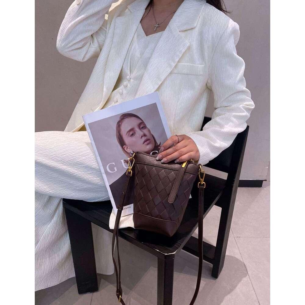 Women S New Top Layer Cowhide Shoulder Versatile Crossbody Genuine Leather Commuter Phone Small Bag High Quality