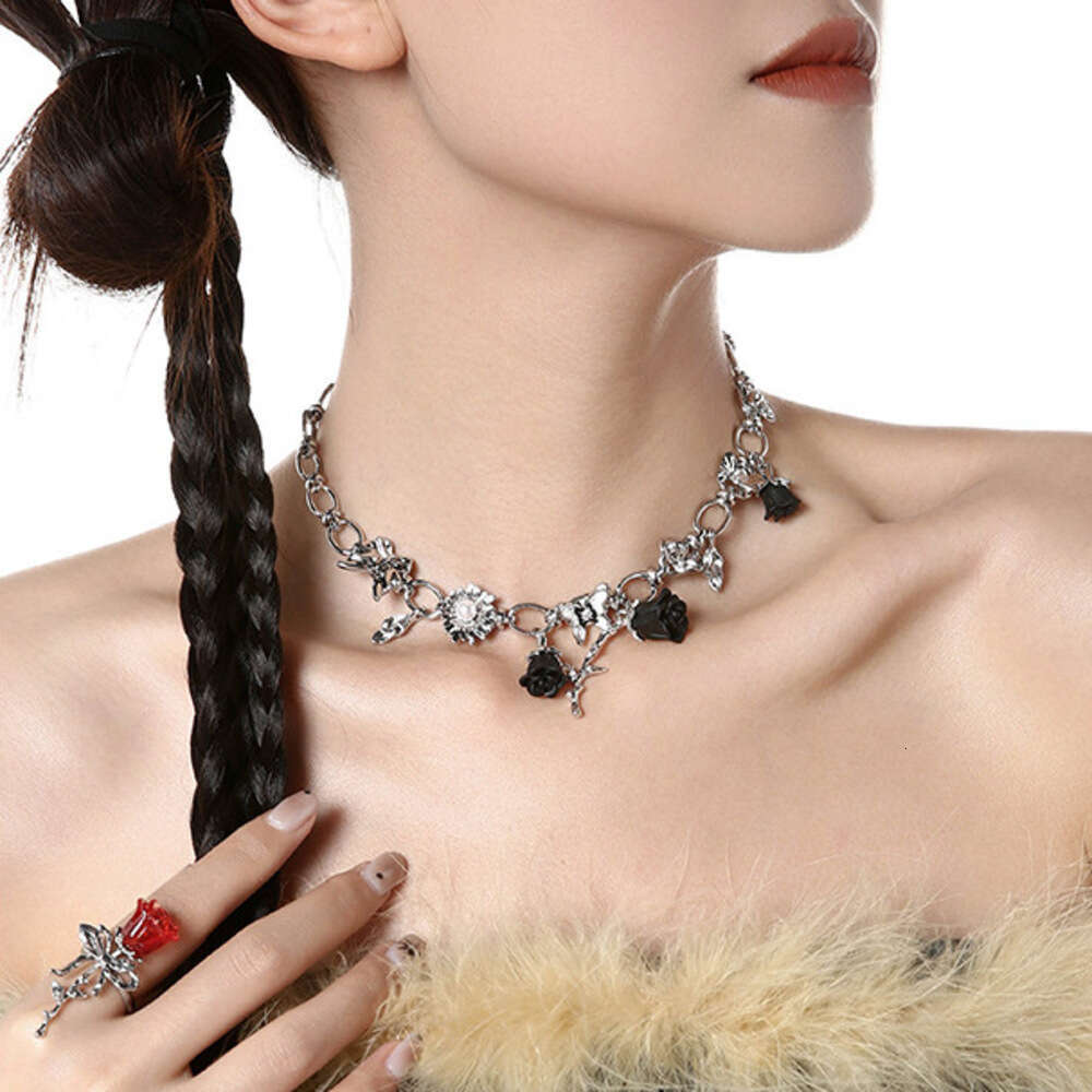 Dark Night Rose Butterfly Fashion Exaggerated High-End Light Luxury Unique Niche Design Sweet Cool Collarbone Chain Necklace