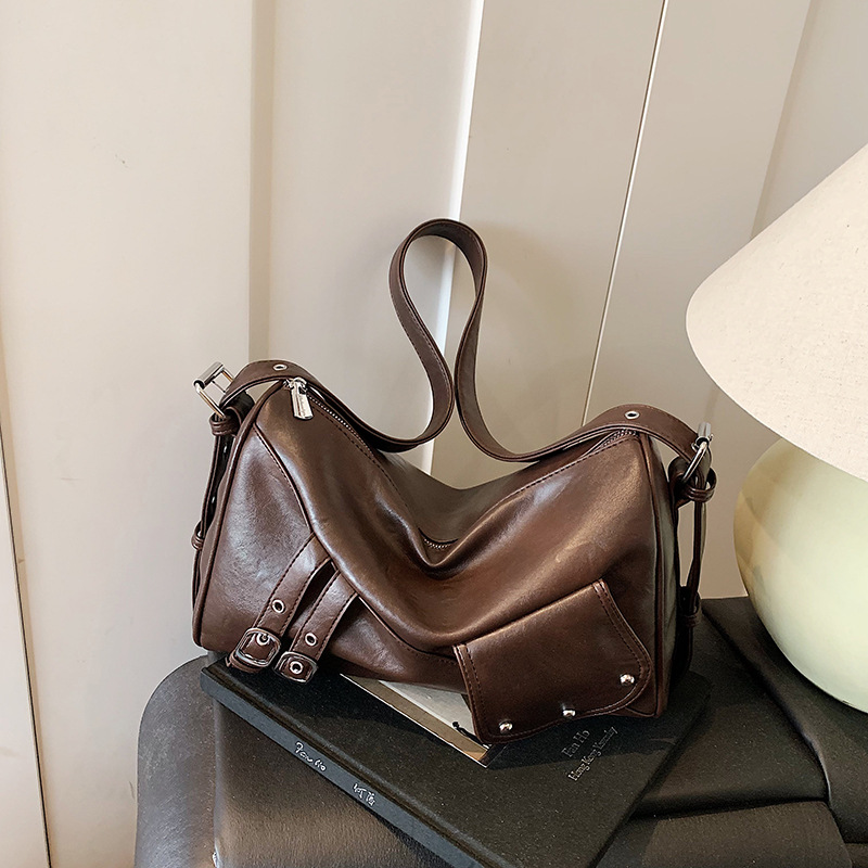 Elegant Niche Brand Feminine Fall Fashion Crossbody Luxurious Material for Everyday Use