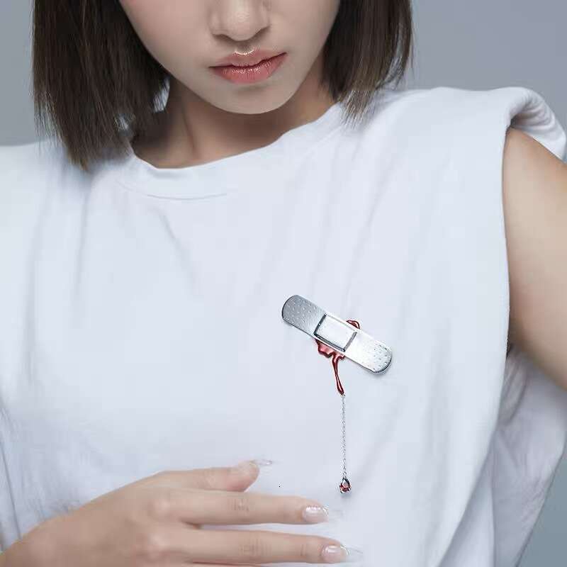 European and American Creative Personality Design Imitation Band-Aid Metal Tassel Rhinestone Women Hip-Hop Street Fashion Brooch Accessory