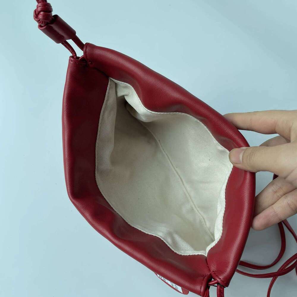 Sheepskin Drawstring Cloud New Niche Design Soft Genuine Leather One-Shoulder Crossbody Bag Fashionable Ladies Handbag St251110
