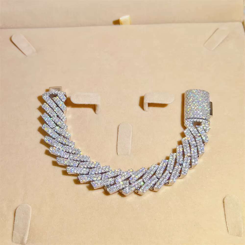 Pass Diamond Tester Fully Iced Solid Custom Lock 15MM Moissanite Custom Cuban Bracelet Chain