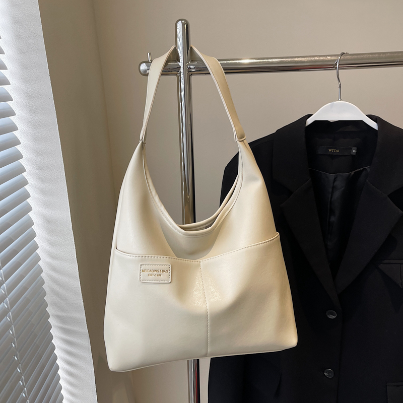 2025 autumn new women's retro high-end wide shoulder bag, casual versatile crossbody bag, high-end commuting leisure bag, shopping bag, versatile