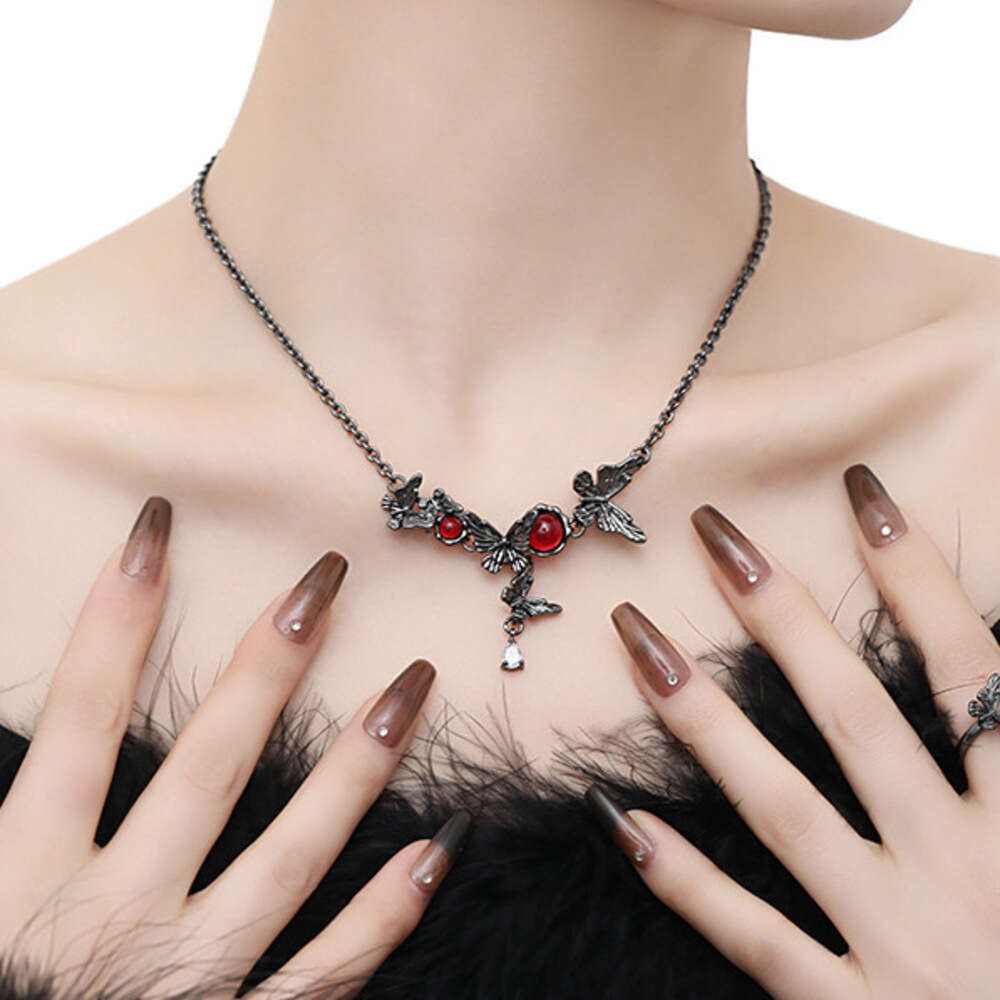 Butterfly for Women, High-End Niche Personality Collarbone Chain, Gun Black Exquisite Fashion Sweet Cool Style Necklace
