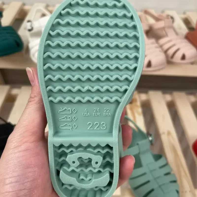 Summer baby sandals childrens Roman childrens hollow princess metal buckle shoes candy jelly beach shoes girls and boys sliders Z250410