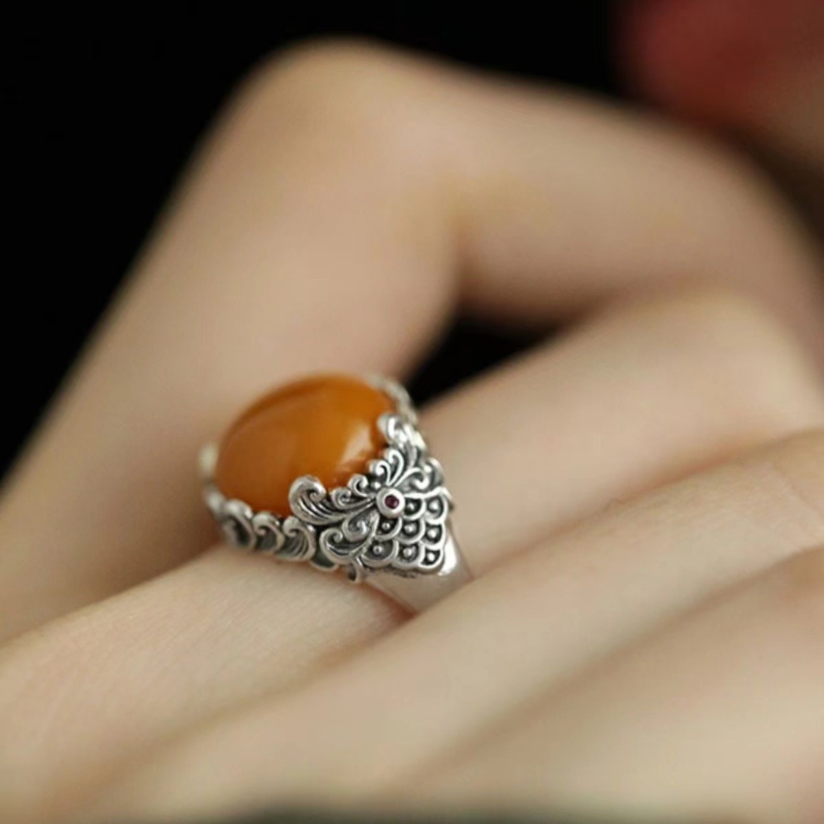 Retro Imitation Amber Women's Ring 2025 New High-end Niche Light Luxury Designer Ring Style Adjustable Index Finger Fashion Ring Girlfriend Gift