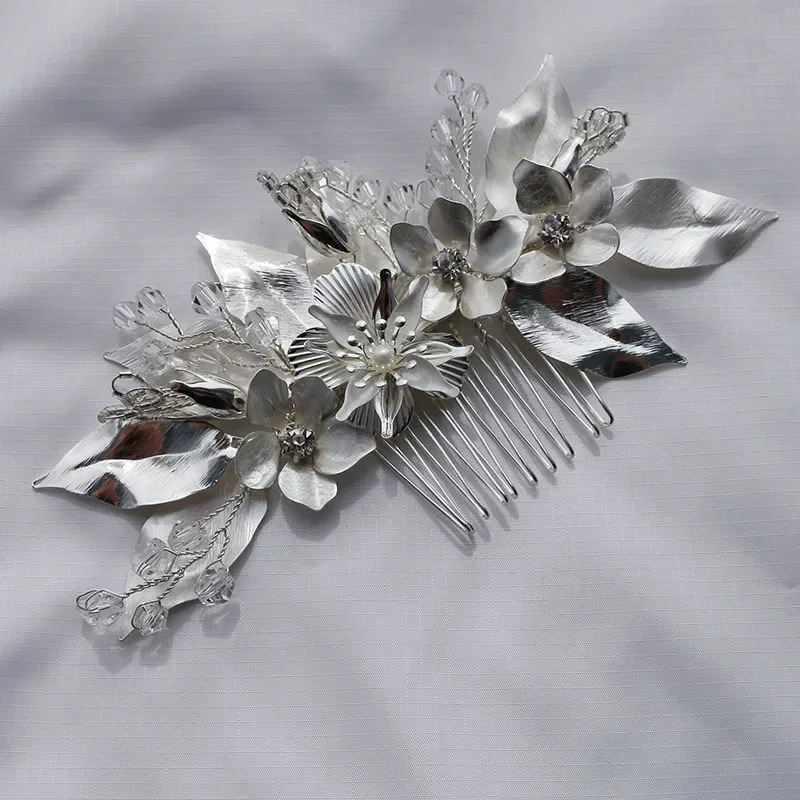Wedding hair clip comb silver flower leaf bridal headpiece handmade crystal womens hair accessory 250409