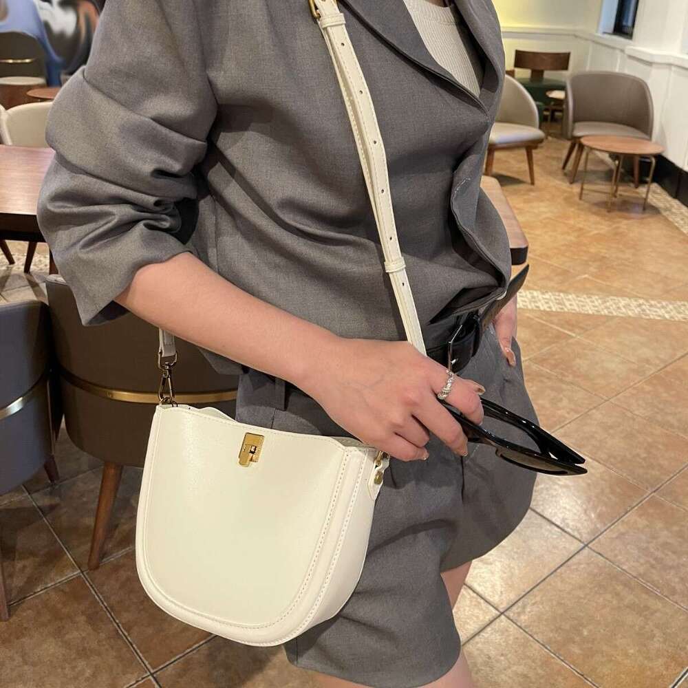 New Genuine Leather Saddle Commuter Versatile Women S Single Shoulder Crossbody Simple Fashion Shell Bag High Quality