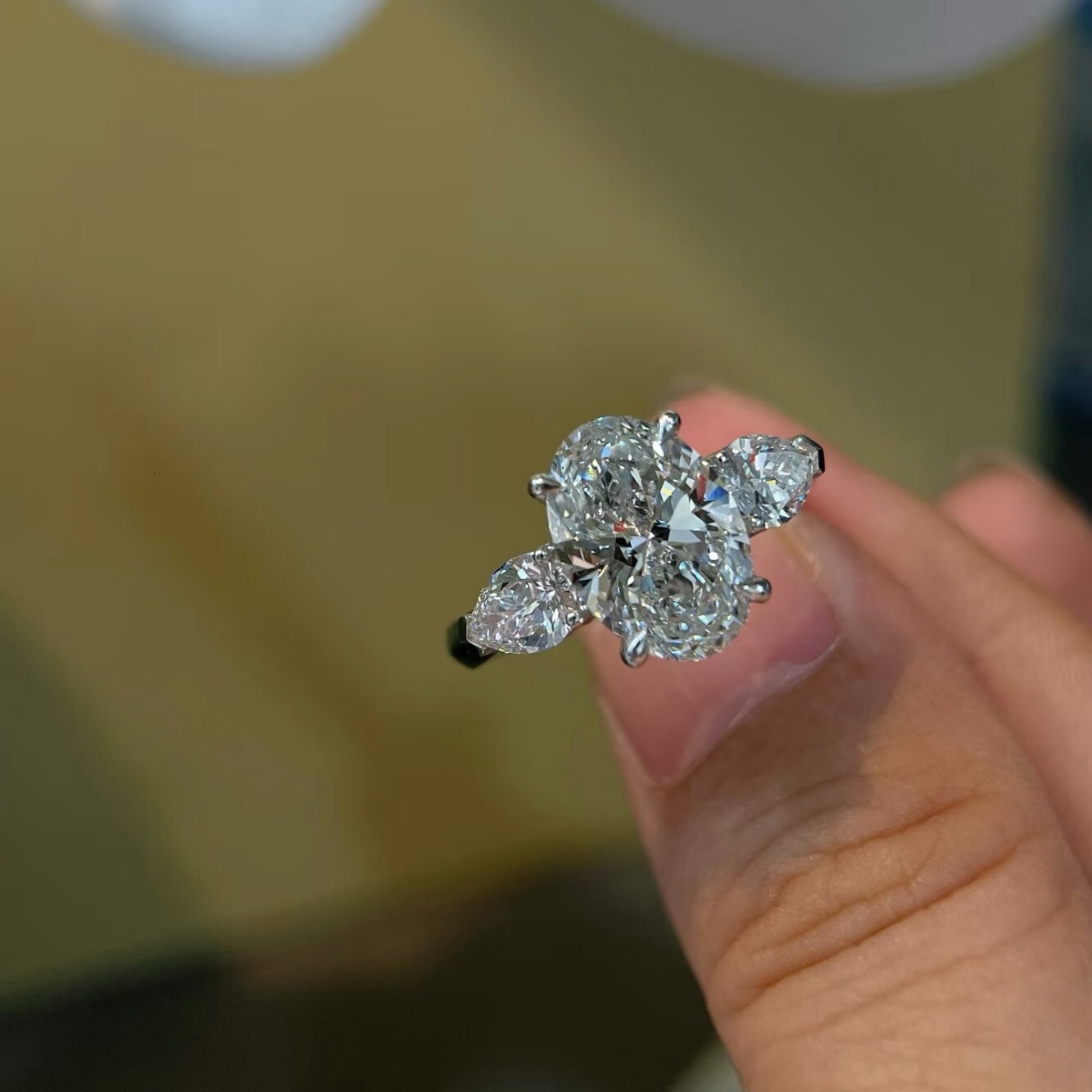 Luxurious High-End Three-Stone Pigeon Egg Ring for fashion ring Women, Niche Light Luxury Oval Zircon Open Wedding Diamond Designer Ring Ring Jewelry