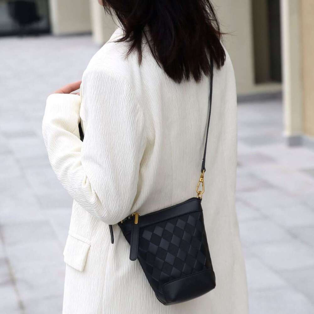 Women S New Top Layer Cowhide Shoulder Versatile Crossbody Genuine Leather Commuter Phone Small Bag High Quality