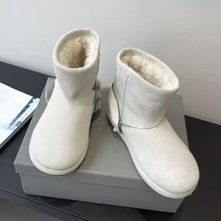 Designer's letter sheepskin wool women's snow boots new thick wool short boots
