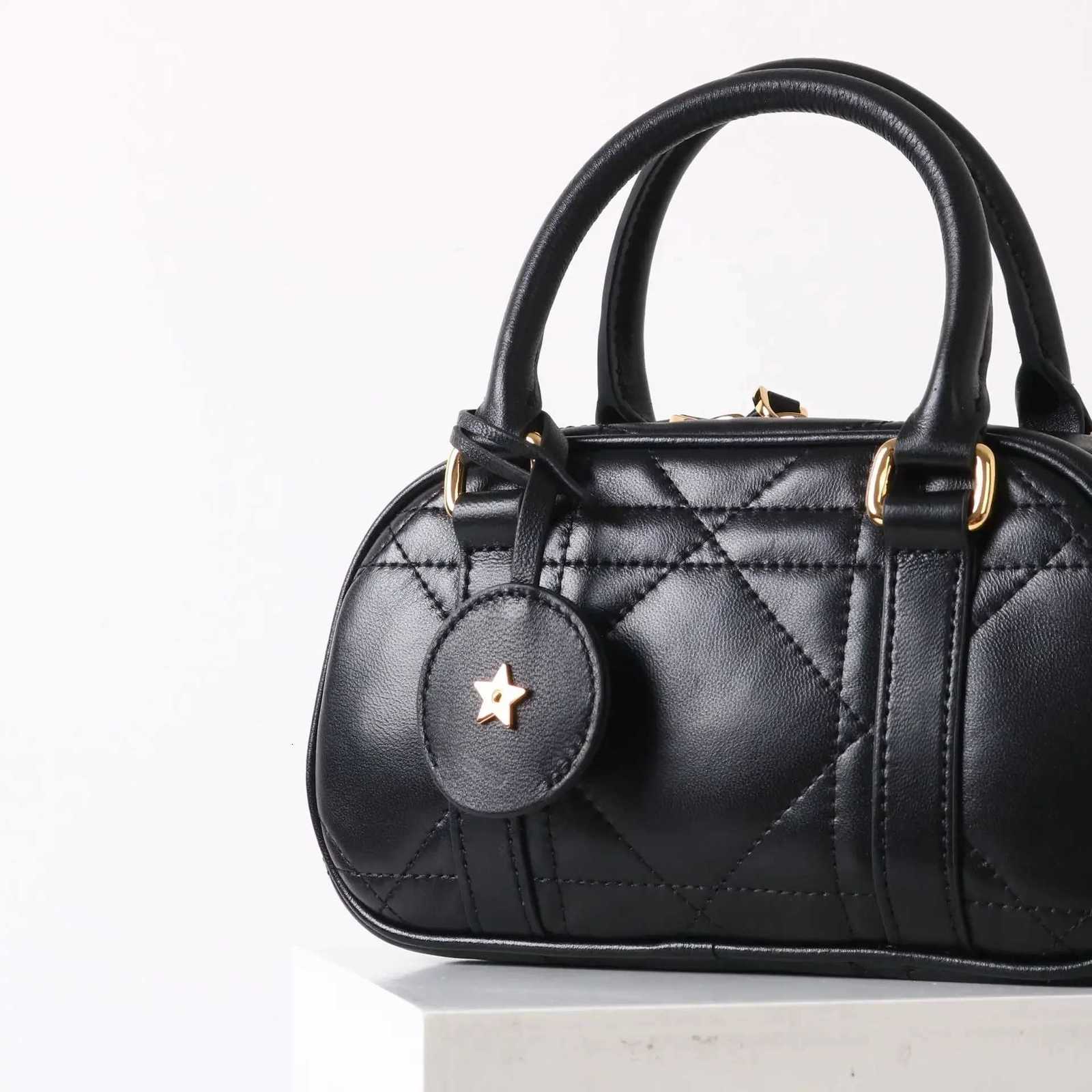 2025 New Diamond Pattern Boston Bag High Quality Womens Handbag Vintage Style Shoulder Crossbody Bag Polyester Lining Zipper K251110