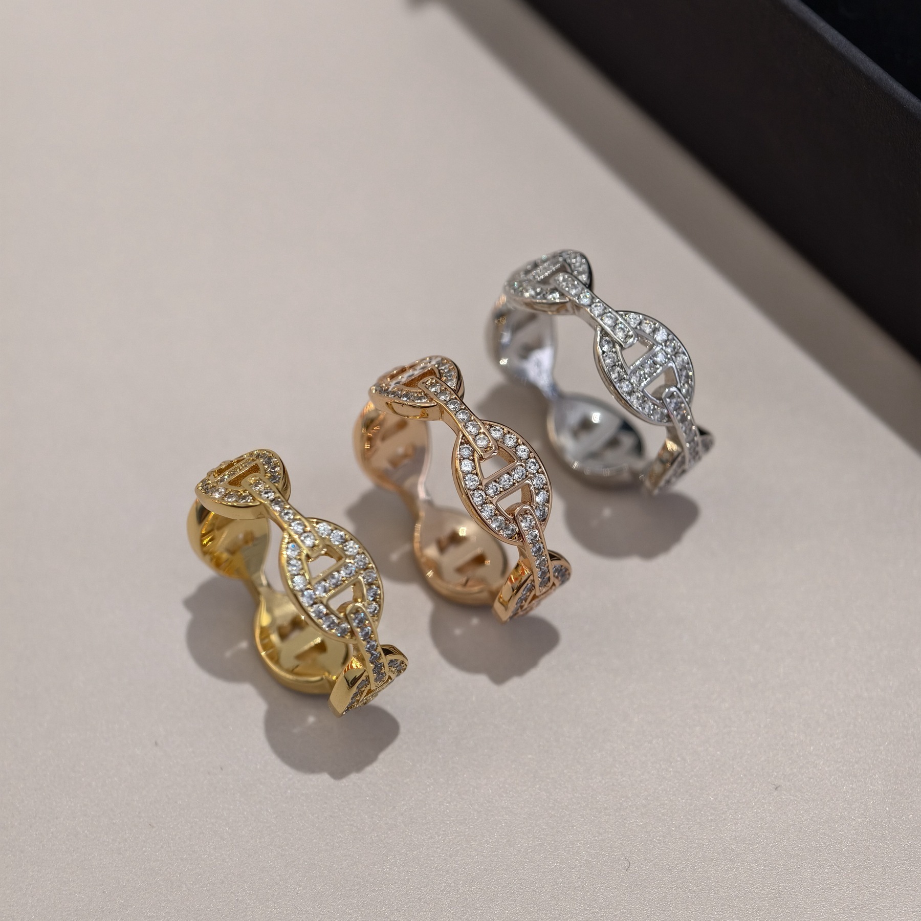 2025 High Precision Edition Aijia Pig Fashion Ring Nose Designer Ring Full Diamond Ring For Women Ins Light Luxury Simple High-end Glossy H Ring