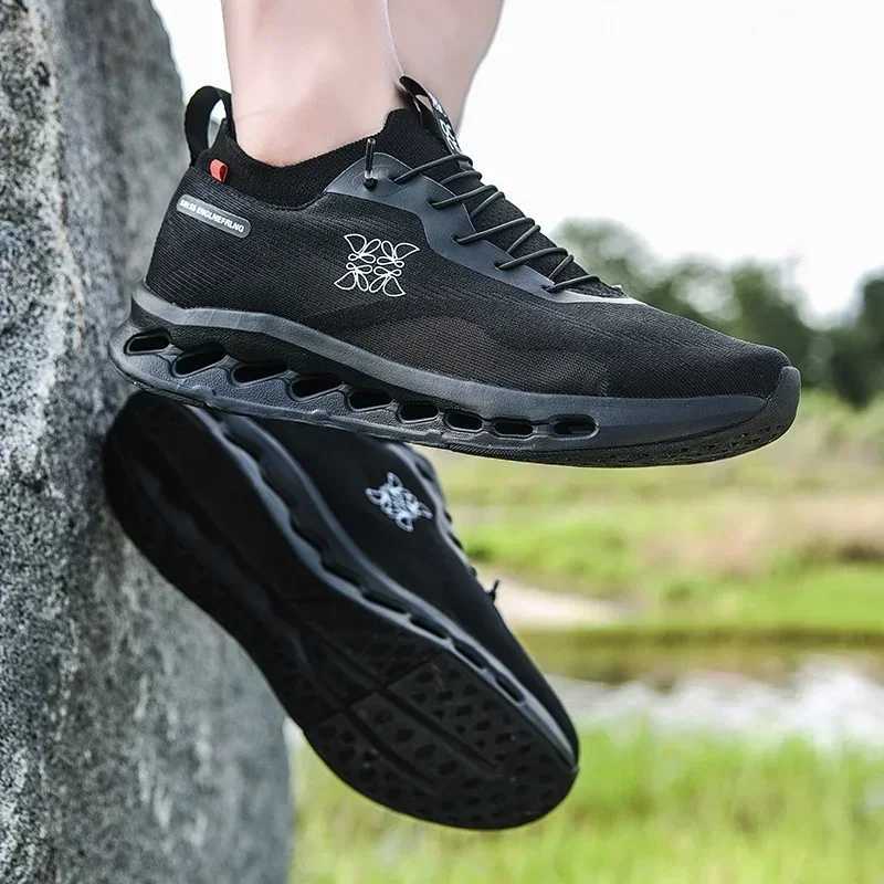 Mens Casual Shoes Performance Running Shoes Sneakers that combine breathability softness and responsivenessC250410