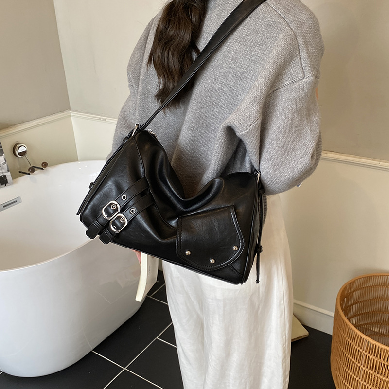 Elegant Niche Brand Feminine Fall Fashion Crossbody Luxurious Material for Everyday Use