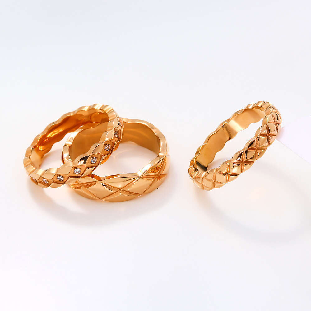 Wholesale trend fashion diamond studded diamond patterned titanium steel ring vacuum electroplating process