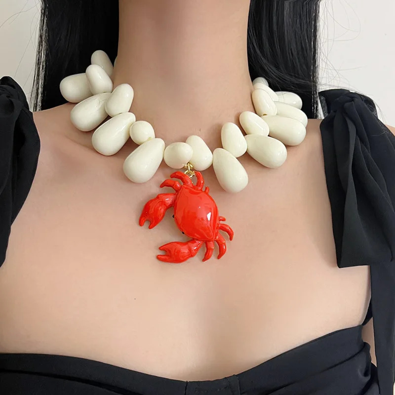 Exaggerated Sense Red Crab Pendant Necklace Womens 2025 Advanced Water Drop Beaded Choker 250409