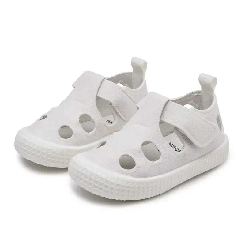 Baby boy half sandals 2024 spring and summer beach shoes for children hollow breathable sandals for girls soft Z250410