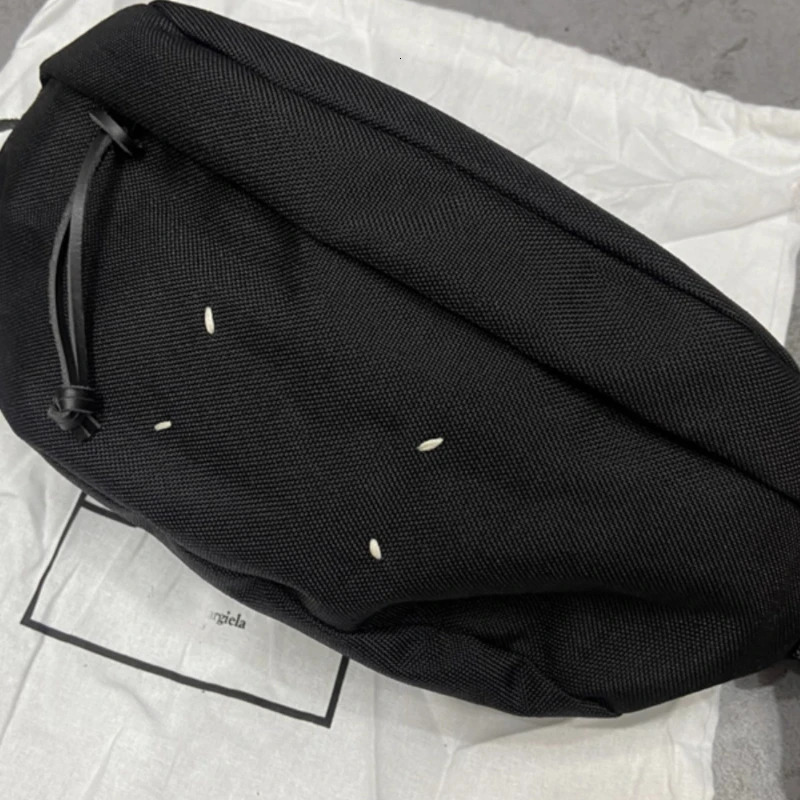 2025 Unique and Trendy Black Nylon Crossbody Bag for Men Women Featuring an Original Stylish Size Pocket 251110