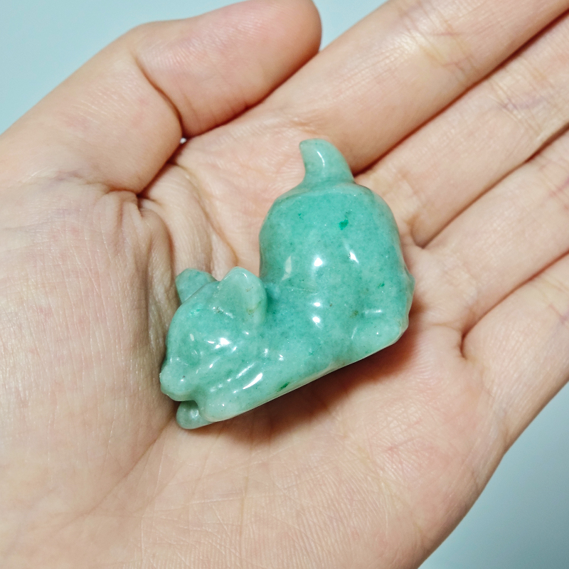 1.5-inch-long jade cat, carved handicrafts, natural crystal-made animal decorations, tabletop ornaments