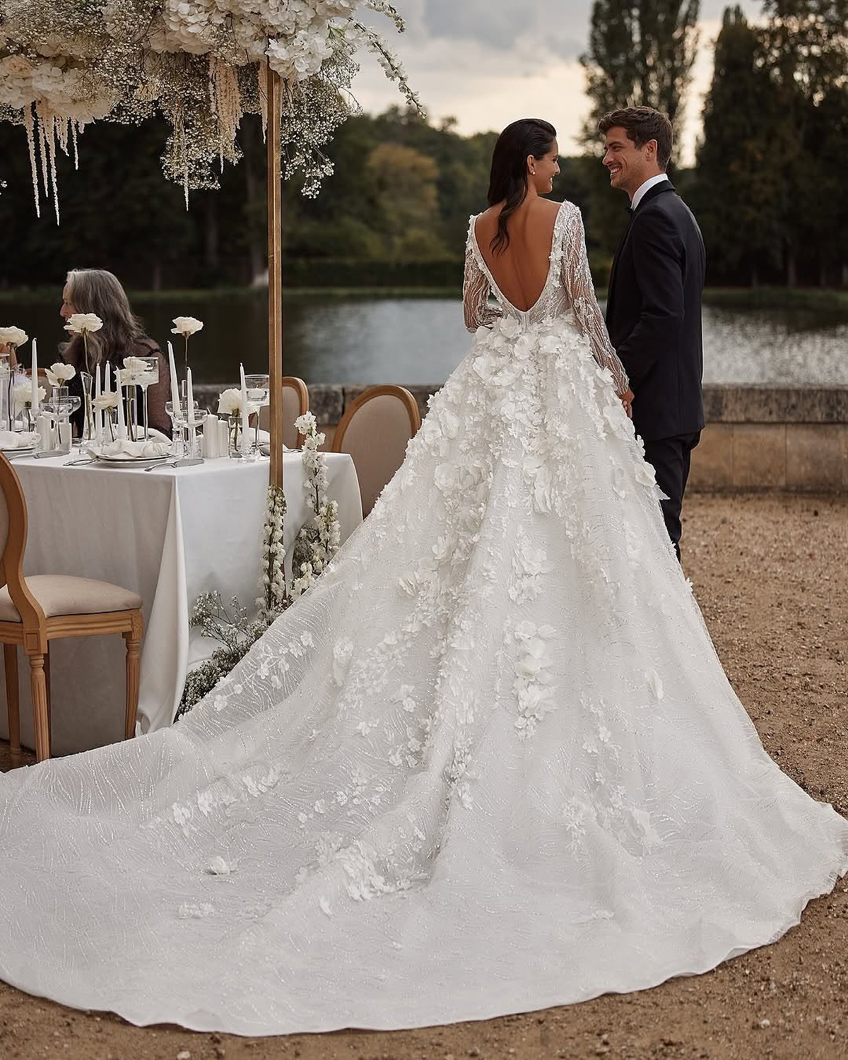 Luxury 3D Flower Lace Wedding Dresses A Line Sequined Long Sleeves Bridal Gowns Princess Style Cathedral Train Custom Made Garden Castle Dresses