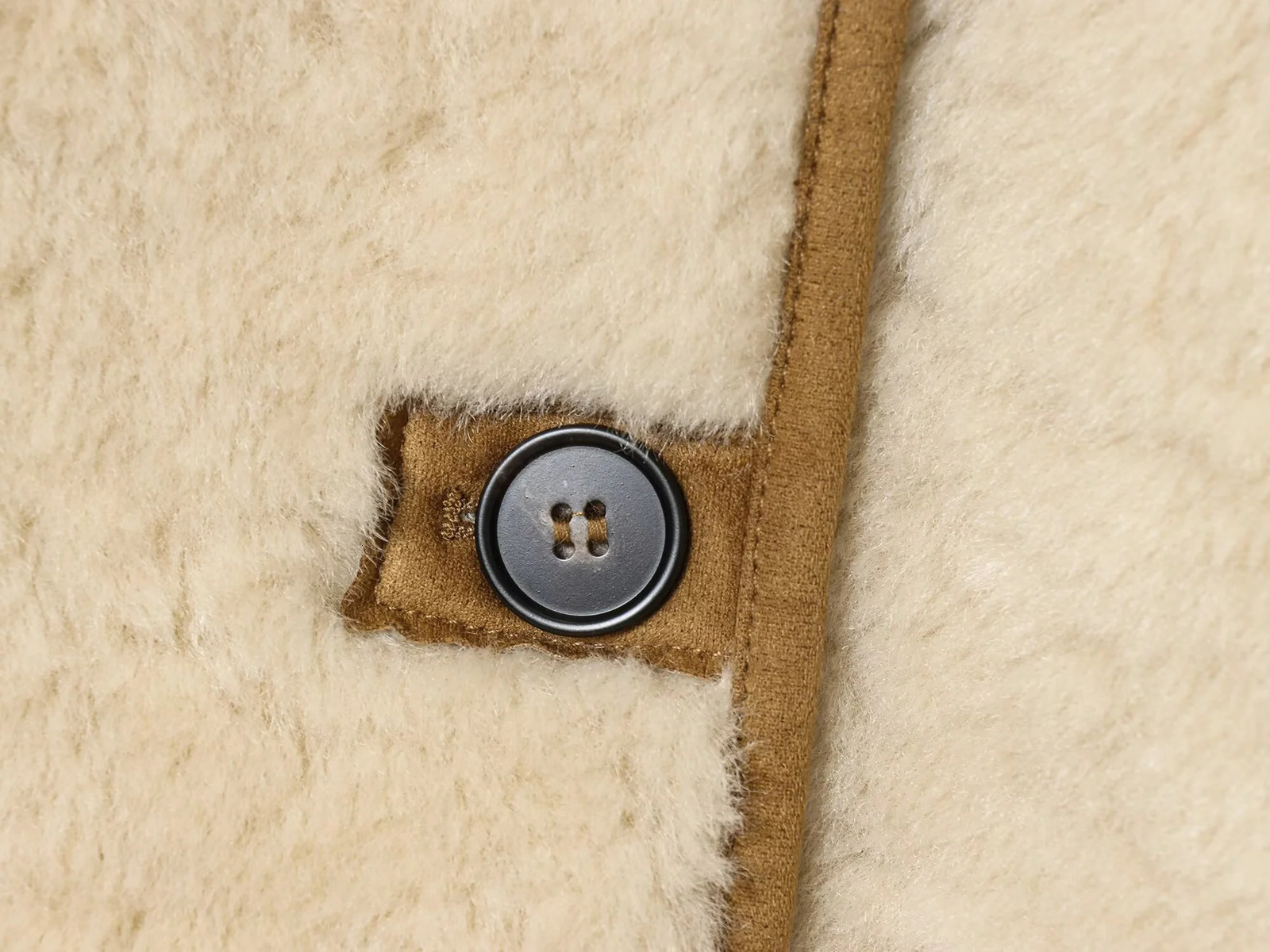 Wearing lamb wool on both sides thickened fur onepiece short jacket autumn and winter for warmth 251110