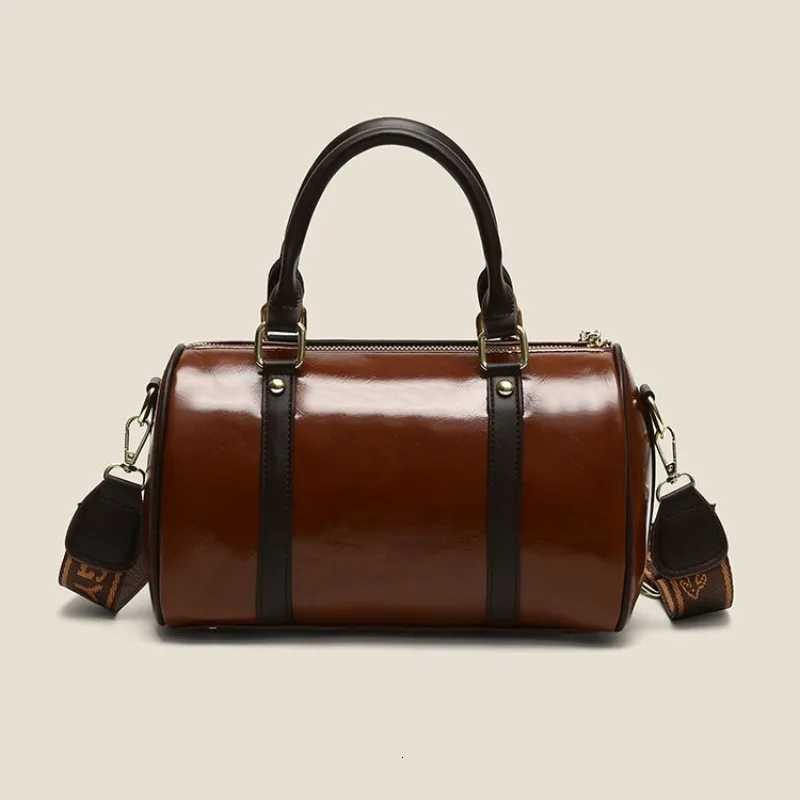 High-end retro bag for women 2025 new autumn and winter versatile portable crossbody bag niche light luxury bowling bag K251110