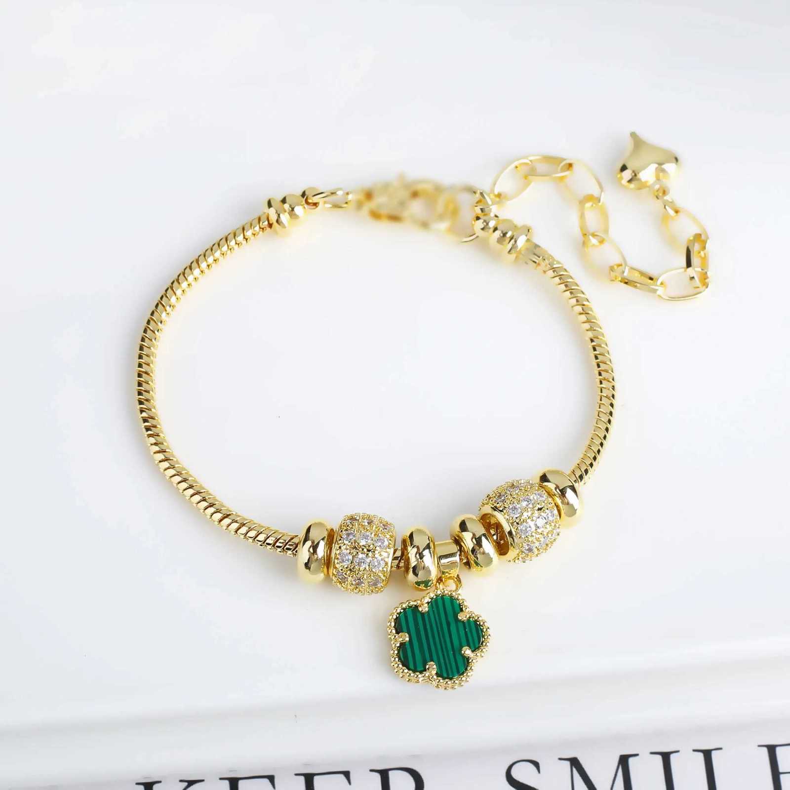 Jewelry 2024 Luxury new 5 leaf grass bracelet Womens wedding party bracelet Unique chain woven accessoriesT251110