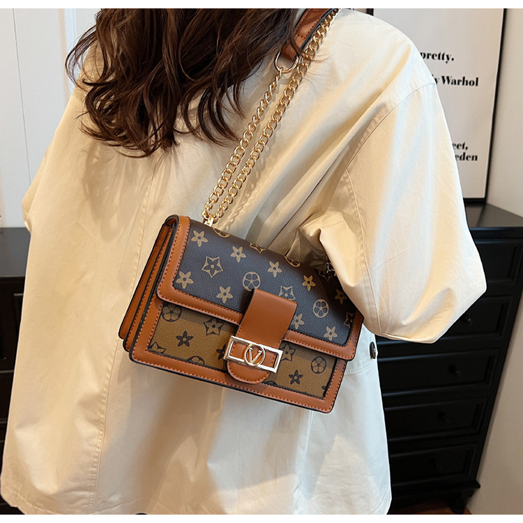 Free Shipping Elegant and Stylish New Design Print Chain Square Bag Light Luxury Versatile High Quality Shoulder Bag Crossbody bag Black Red Brown Hot
