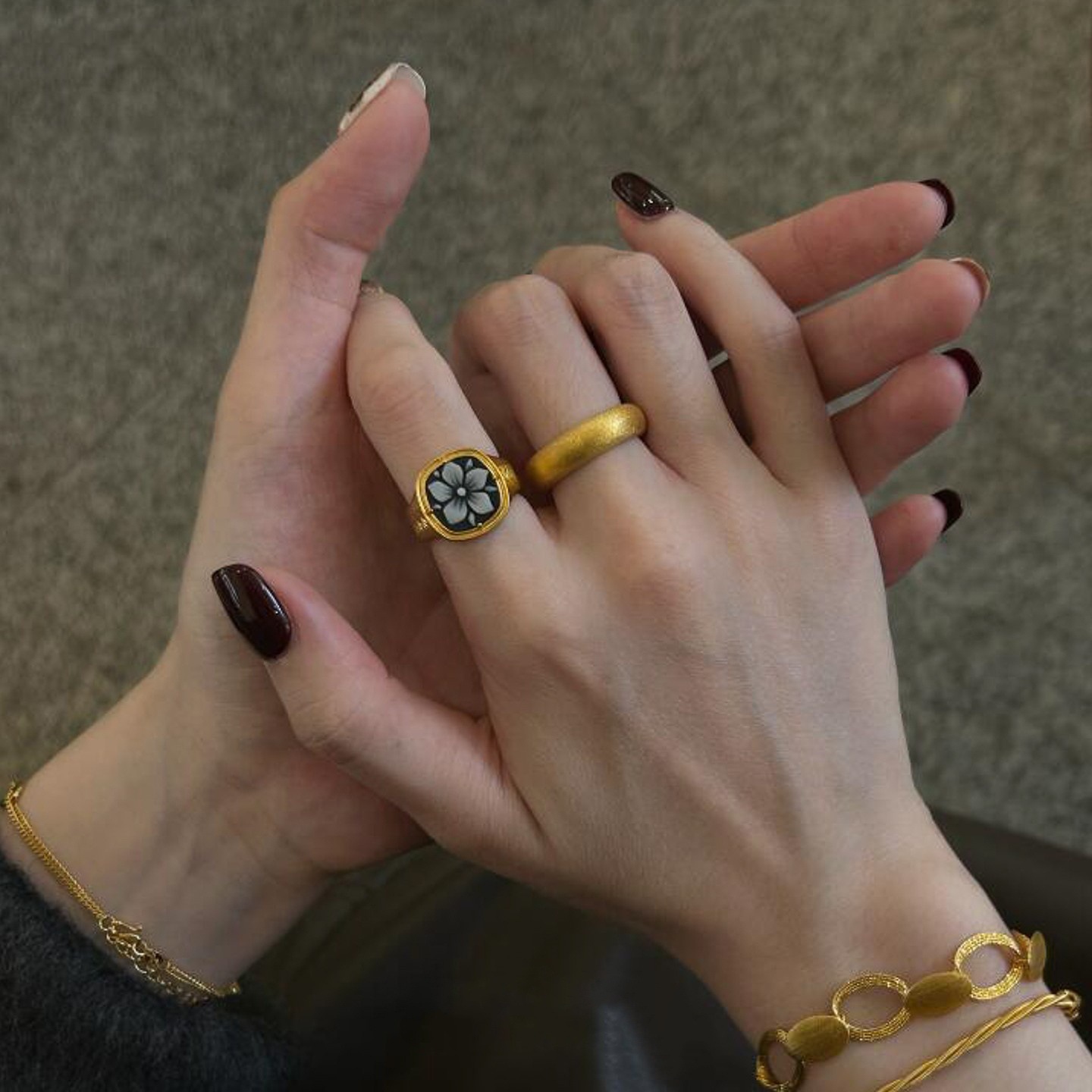 Vintage Style Shell Carving Gardenia Square Women's Ring Niche Designer Ring Fashionable Ring Exquisite Index Finger Ring