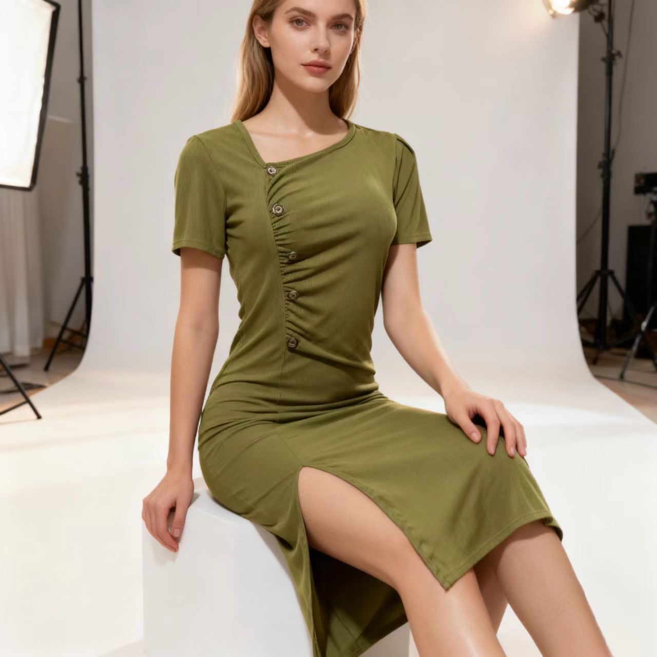 Olive Green Side-Button Slim-Fit Dress Short-Sleeve Split-Hem Bodycon Skirt French Vintage-Inspired Commuter Midi Skirt