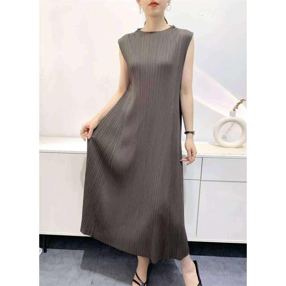 Miyake Pleated Mid-Length 2025 Summer New Sleeveless Round Neck Women's Fashion Temperament Casual Undershirt Folded Dress