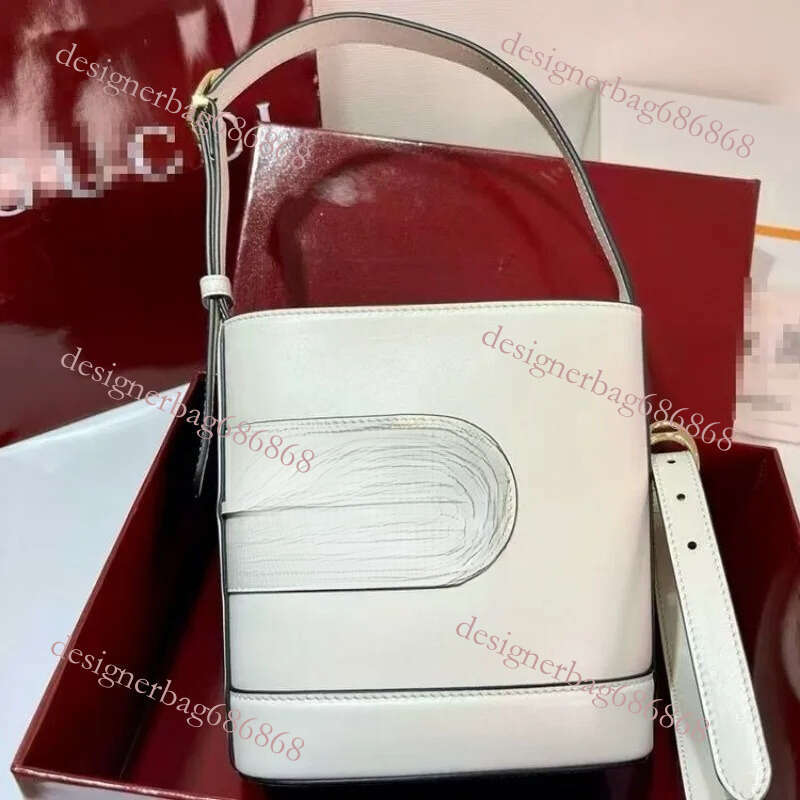 Designer Bag Elegant Quilted Leather Shoulder Bag For Ladies Luxurious Crossbody Purse With Dia Ing Details