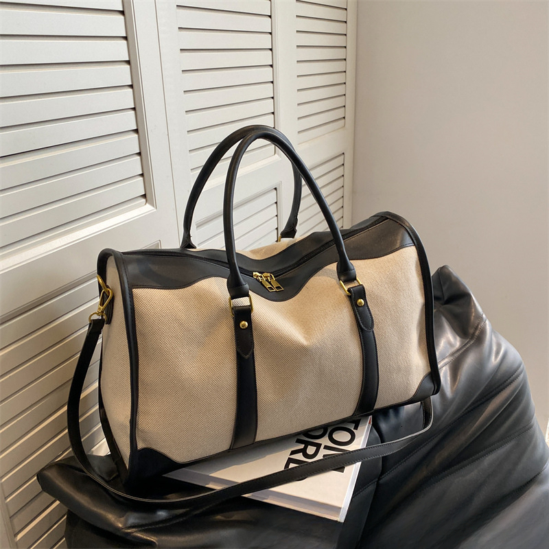 Designer's short distance travel bag, large capacity fashionable shoulder bag, new commuting fashionable handbag, crossbody bag